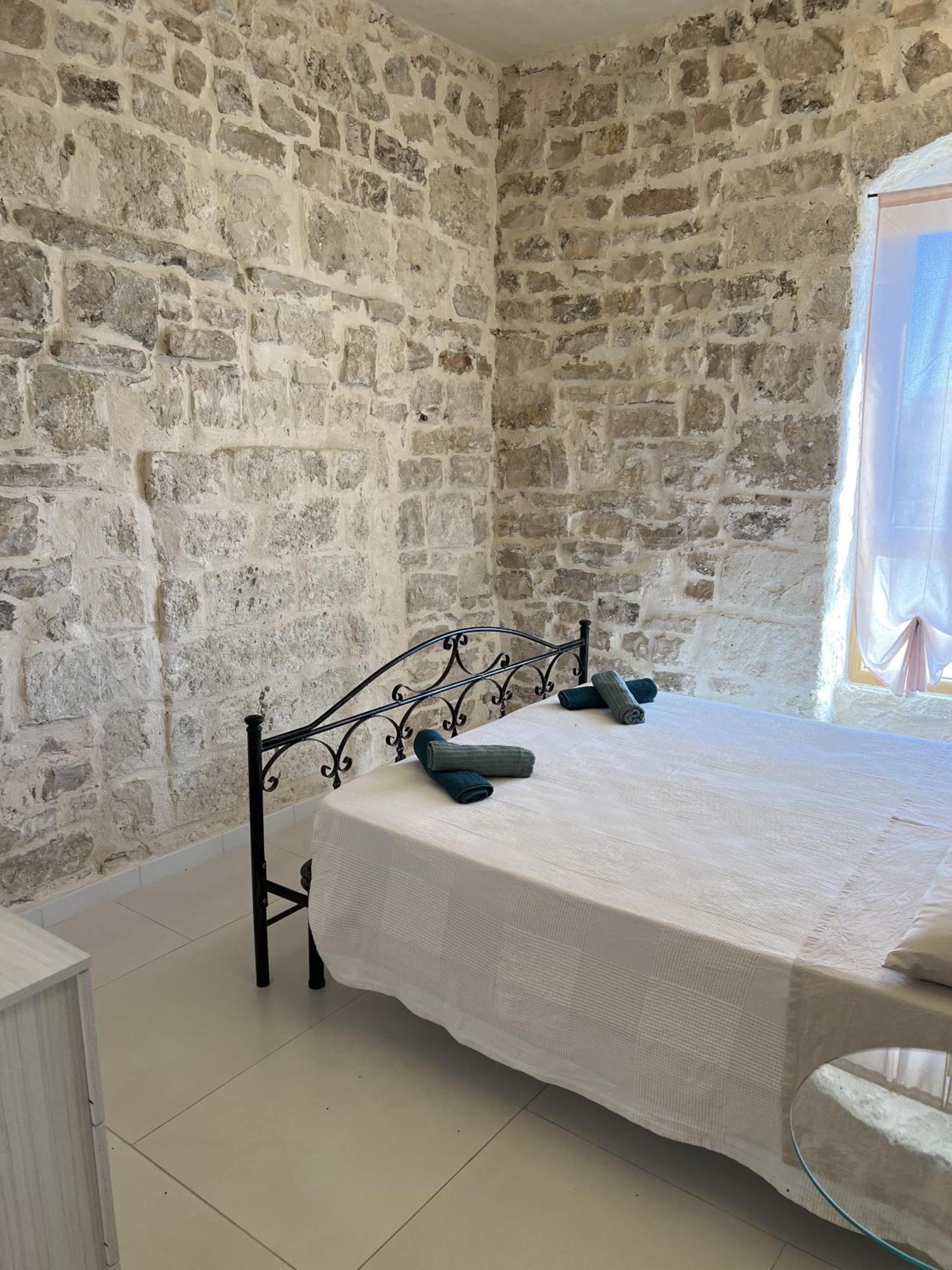 Intra Moenia Bed & Breakfast Bisceglie Bagian luar foto