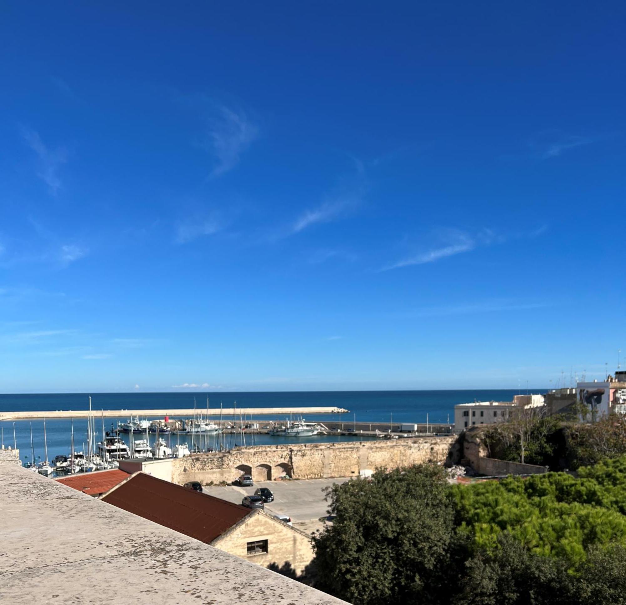 Intra Moenia Bed & Breakfast Bisceglie Bagian luar foto
