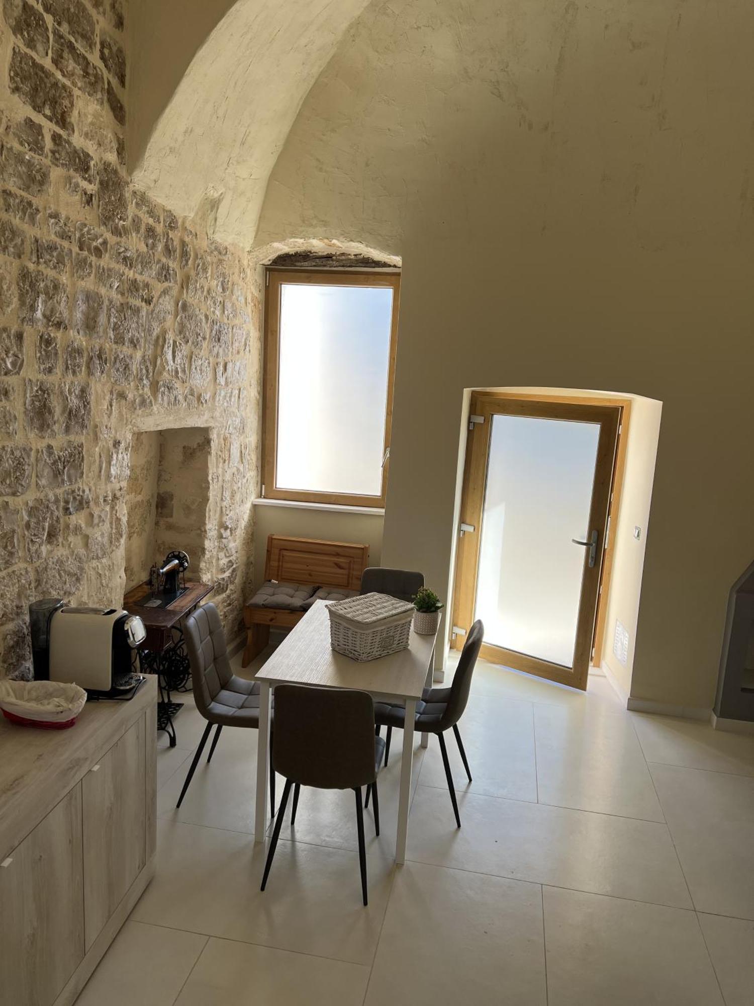 Intra Moenia Bed & Breakfast Bisceglie Bagian luar foto