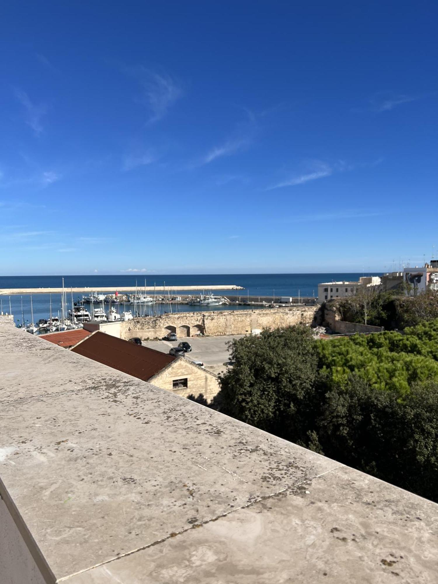 Intra Moenia Bed & Breakfast Bisceglie Bagian luar foto