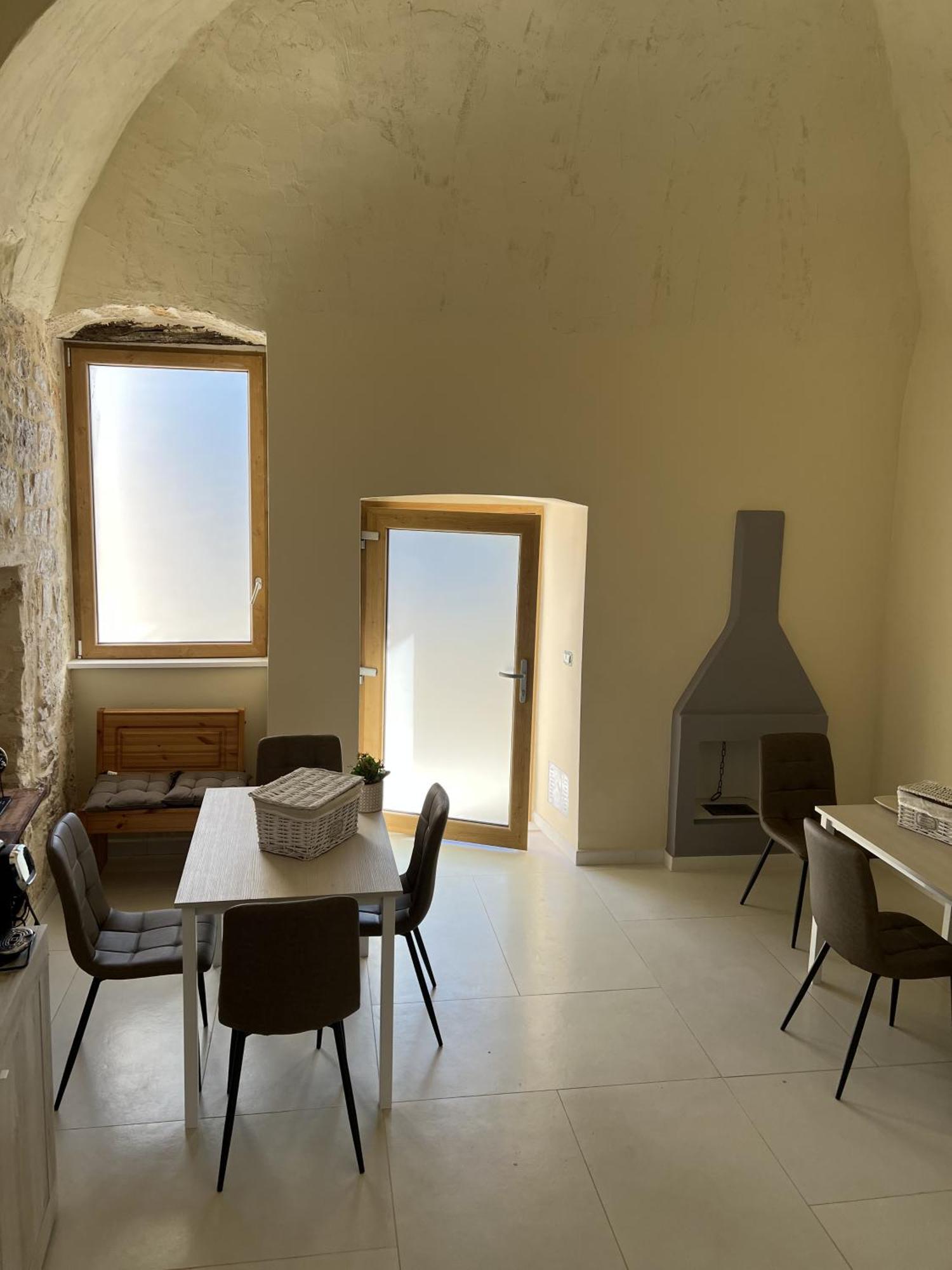 Intra Moenia Bed & Breakfast Bisceglie Bagian luar foto